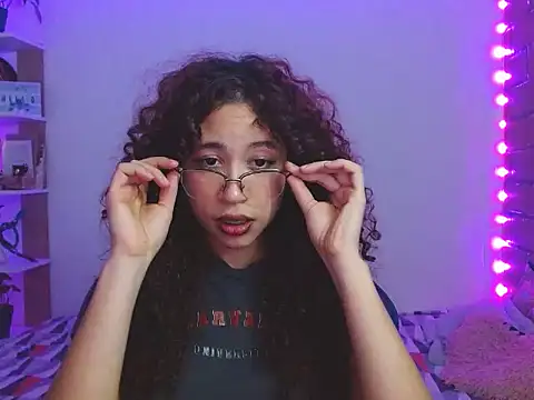 Snapshot of Medussa3033 chatting on November 28, 2025, 1:17 am Medussa3033 online show from November 28, 2025, 1:17 am