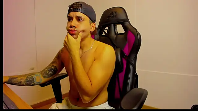 Mike montoya01 online show from December 4, 2025, 10:20 pm