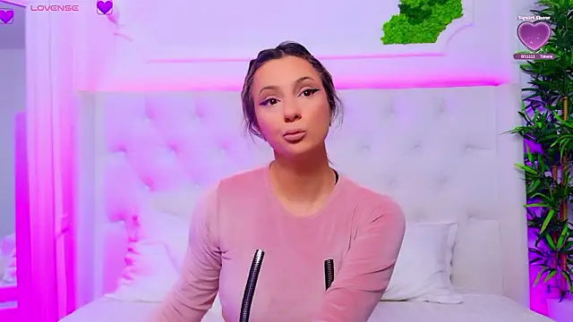 AriannaSins online show from February 6, 2026, 1:51 pm