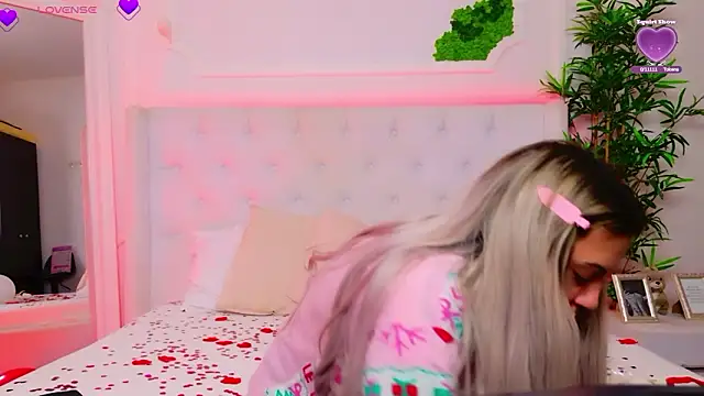 AriannaSins online show from February 13, 2026, 1:22 pm