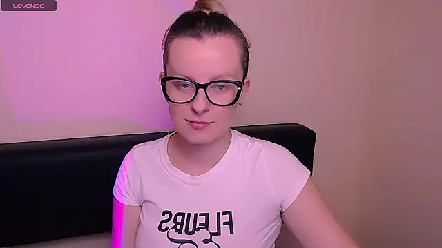 AllaLeomz online show from October 25, 2025, 6:56 am