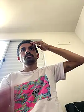 Snapshot of Felipinh19cm chatting on December 18, 2025, 10:52 am Felipinh19cm online show from December 18, 2025, 10:52 am