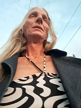 Snapshot of Cheryl_F chatting on June 17, 2026, 7:13 pm Cheryl F online show from June 17, 2026, 7:13 pm
