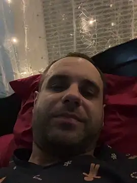 Snapshot of AndyLynn chatting on December 3, 2025, 7:13 pm AndyLynn online show from December 3, 2025, 7:13 pm