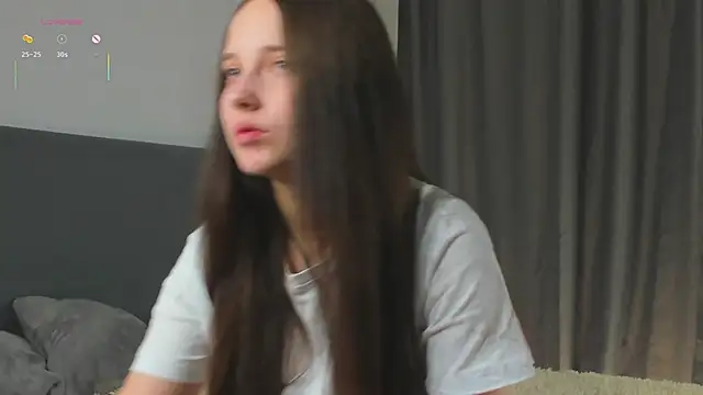 NadiaGnegy online show from October 24, 2025, 1:10 pm