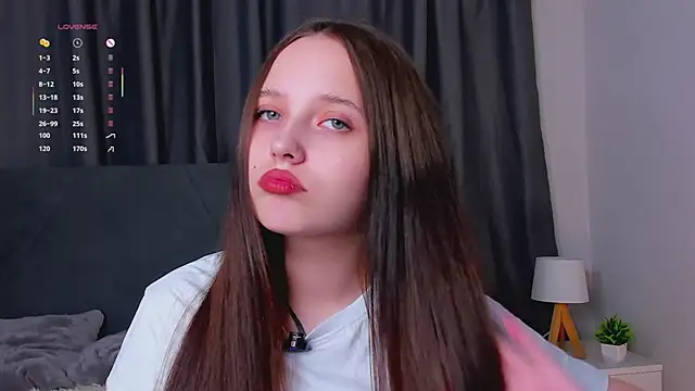 NadiaGnegy online show from October 29, 2025, 1:10 pm