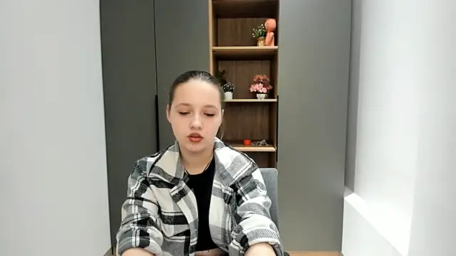 NadiaGnegy online show from October 19, 2025, 3:20 am