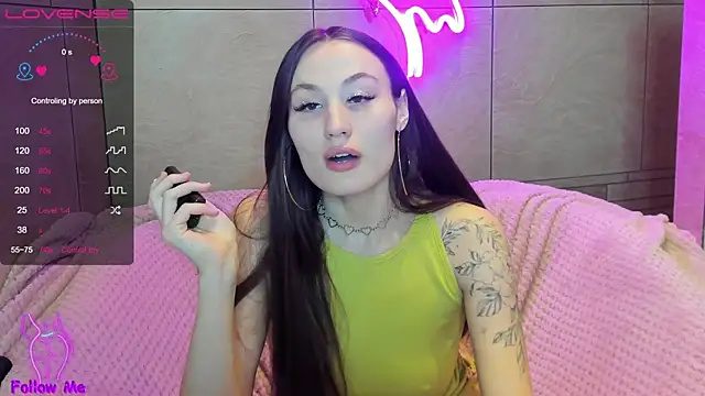 Snapshot of honeybuns_lizzy chatting on April 19, 2026, 6:10 pm honeybuns lizzy online show from April 19, 2026, 6:10 pm