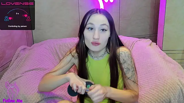 Snapshot of honeybuns_lizzy chatting on April 19, 2026, 1:23 pm honeybuns lizzy online show from April 19, 2026, 1:23 pm