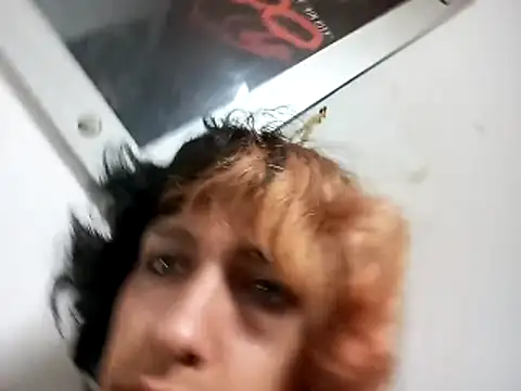 Snapshot of Maki_Morningstar chatting on October 27, 2025, 7:26 pm Maki Morningstar online show from October 27, 2025, 7:26 pm