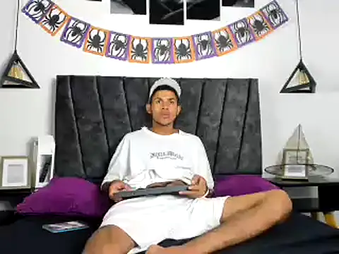 sexy latin cum online show from October 23, 2025, 10:41 pm