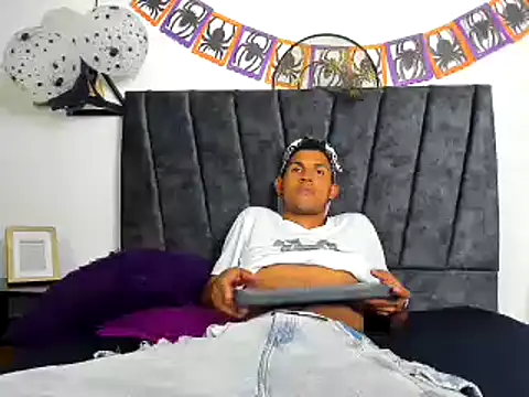 sexy latin cum online show from October 19, 2025, 10:34 pm