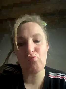 Snapshot of Andrea_h15 chatting on October 22, 2025, 11:42 am Andrea h15 online show from October 22, 2025, 11:42 am