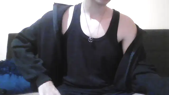 Snapshot of esmermoon chatting on October 31, 2025, 11:22 pm esmermoon online show from October 31, 2025, 11:22 pm