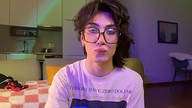 kira yoshika9e online show from April 2, 2026, 6:47 pm