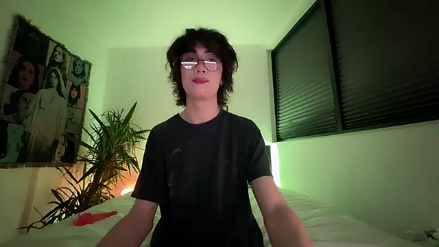 kira yoshika9e online show from November 30, 2025, 9:26 pm