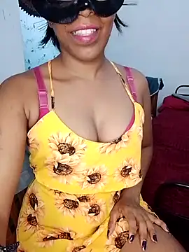 Kavee Girl0 online show from May 15, 2026, 4:27 pm