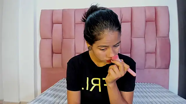 Snapshot of EuphoriaSavage chatting on October 24, 2025, 12:59 pm EuphoriaSavage online show from October 24, 2025, 12:59 pm