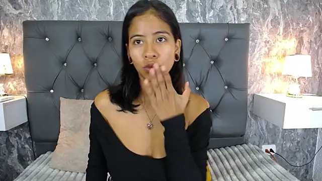 Snapshot of EuphoriaSavage chatting on November 16, 2025, 12:10 pm EuphoriaSavage online show from November 16, 2025, 12:10 pm