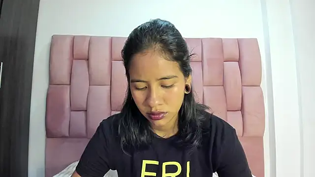 Snapshot of EuphoriaSavage chatting on November 21, 2025, 12:48 pm EuphoriaSavage online show from November 21, 2025, 12:48 pm