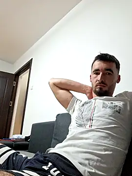 Snapshot of leonn11211 chatting on December 18, 2025, 3:27 pm leonn11211 online show from December 18, 2025, 3:27 pm