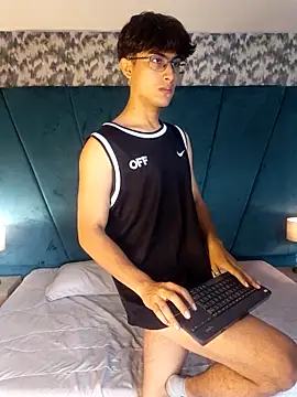 Aaron Eze online show from April 19, 2026, 2:29 pm