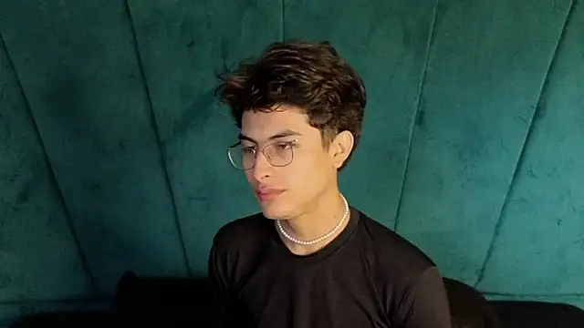 Aaron Eze online show from October 31, 2025, 9:32 pm