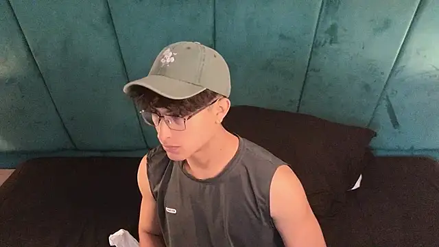 Aaron Eze online show from April 10, 2026, 12:34 pm