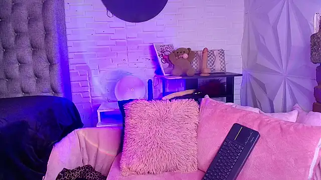 LiliBundy online show from December 16, 2025, 5:00 am