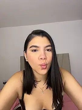 Snapshot of Julietalcl chatting on April 8, 2026, 9:00 am Julietalcl online show from April 8, 2026, 9:00 am