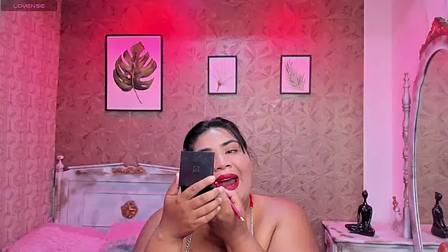 Sara clk online show from April 13, 2026, 7:29 pm