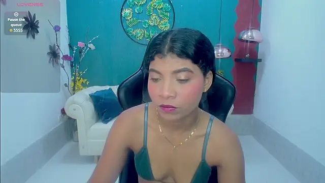 Snapshot of Miagreys1 chatting on December 15, 2025, 11:16 am Miagreys1 online show from December 15, 2025, 11:16 am