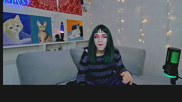 Snapshot of whoalexxa chatting on November 17, 2025, 12:20 pm whoalexxa online show from November 17, 2025, 12:20 pm