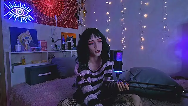 Snapshot of whoalexxa chatting on November 7, 2025, 9:19 pm whoalexxa online show from November 7, 2025, 9:19 pm