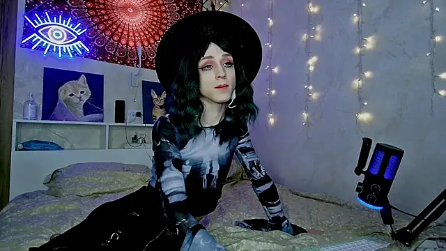 Snapshot of whoalexxa chatting on December 22, 2025, 11:10 am whoalexxa online show from December 22, 2025, 11:10 am