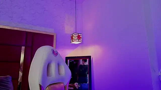 moon winy online show from April 12, 2026, 11:35 am