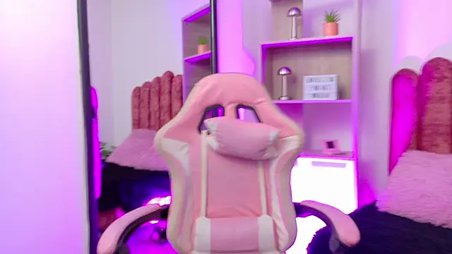 Lullaby Charade online show from December 15, 2025, 12:44 pm