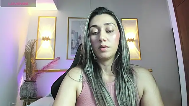 karlyy  online show from December 17, 2025, 7:19 pm