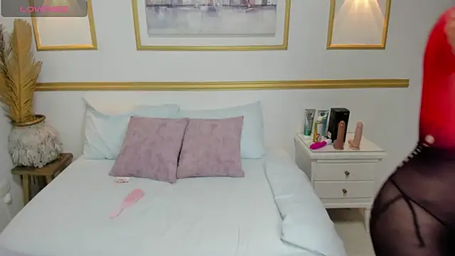 karlyy  online show from October 28, 2025, 7:13 pm