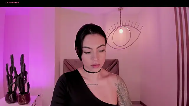 Snapshot of ChristineFord_ chatting on November 12, 2025, 12:20 pm ChristineFord online show from November 12, 2025, 12:20 pm