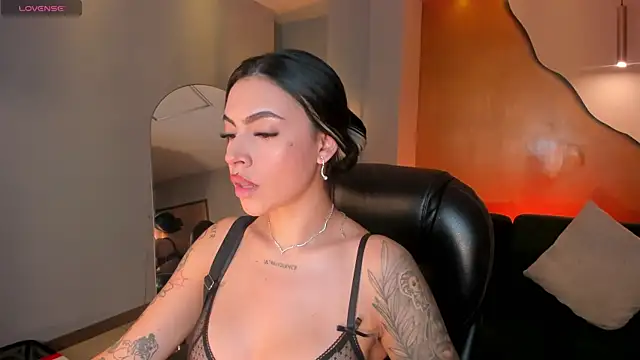 Snapshot of ChristineFord_ chatting on December 4, 2025, 12:48 pm ChristineFord online show from December 4, 2025, 12:48 pm