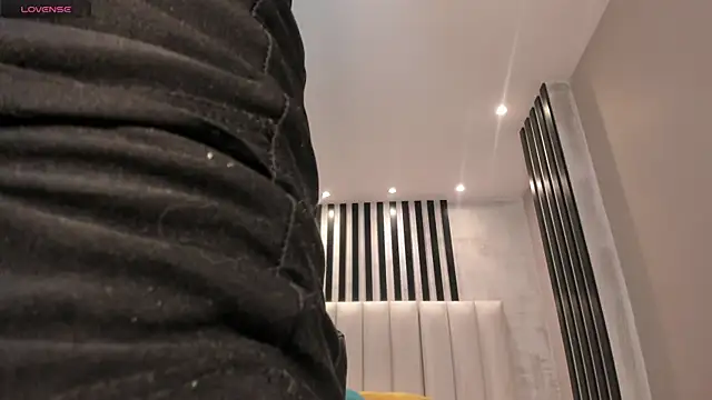 MeganCross1 online show from November 29, 2025, 9:26 pm