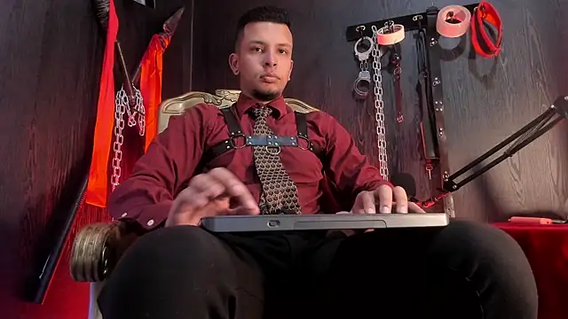 Snapshot of Master_Connor_BDSM chatting on November 8, 2025, 10:24 pm Master Connor BDSM online show from November 8, 2025, 10:24 pm