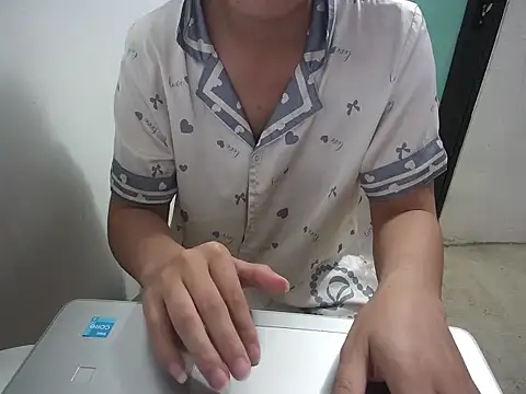 Lyna 207 online show from October 29, 2025, 1:10 pm