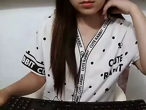 Lyna 207 online show from November 5, 2025, 5:49 pm