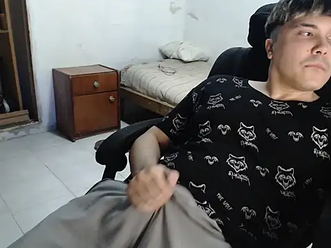 Snapshot of CuteAlexBoy chatting on May 18, 2026, 1:17 am CuteAlexBoy online show from May 18, 2026, 1:17 am