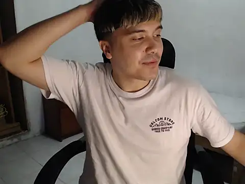 Snapshot of CuteAlexBoy chatting on December 21, 2025, 2:19 pm CuteAlexBoy online show from December 21, 2025, 2:19 pm