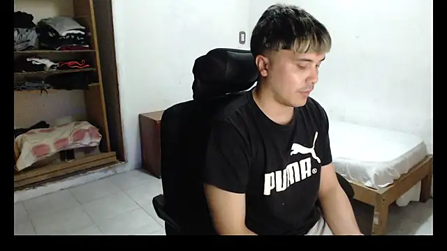 Snapshot of CuteAlexBoy chatting on December 18, 2025, 4:33 pm CuteAlexBoy online show from December 18, 2025, 4:33 pm