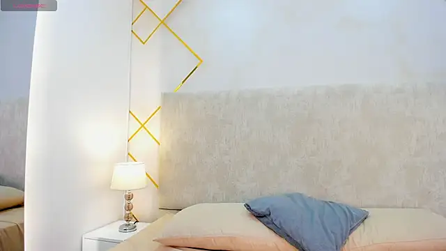 Martinaa Garcia online show from November 12, 2025, 8:01 pm