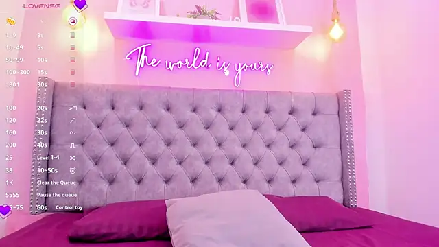 Snapshot of Sophiia_77 chatting on November 28, 2025, 9:59 pm Sophiia 77 online show from November 28, 2025, 9:59 pm